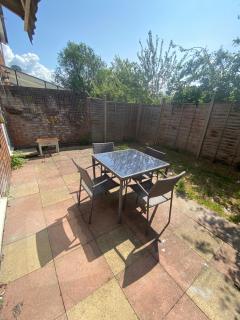 Modern-PetFriendly-privateGarden-Family-20MinToLDN - Stevenage - 8