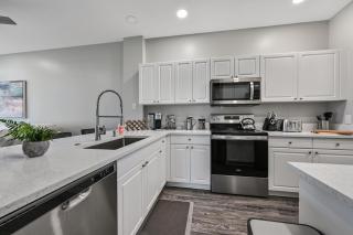 Luxury Golf Condo With Resort Pool and Amenities - Naples - 8