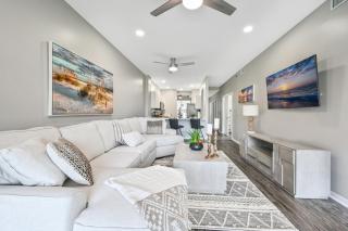 Luxury Golf Condo With Resort Pool and Amenities - Naples - 4