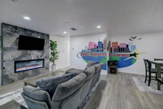 4BR Spacious Home w Hot Tub & BackYard Downtown - Houston - 0
