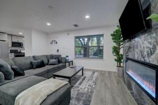4BR Spacious Home w Hot Tub & BackYard Downtown - Houston - 9