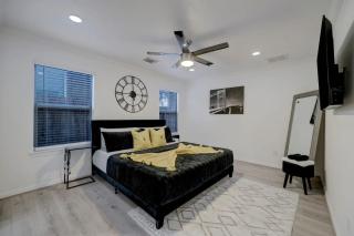 4BR Spacious Home w Hot Tub & BackYard Downtown - Houston - 6