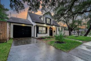 4BR Spacious Home w Hot Tub & BackYard Downtown - Houston - 4