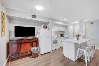 Stay Together in Style - 1 Bedroom Apartment with View 656 - 2