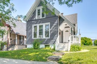 2 Mi to Dtwn Milwaukee Family Home with Yard - Milwaukee - 0