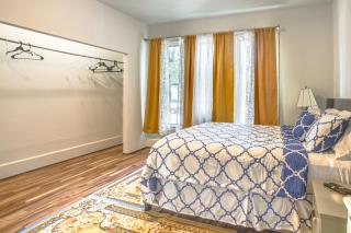 2 Mi to Dtwn Milwaukee Family Home with Yard - Milwaukee - 2