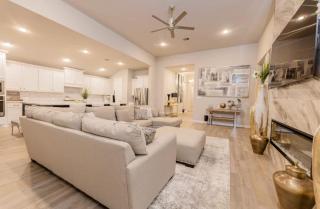 HTX Luxe Vibes w Private Pool & Spa - Perfect 4 Groups & Family - Rosenberg - 8