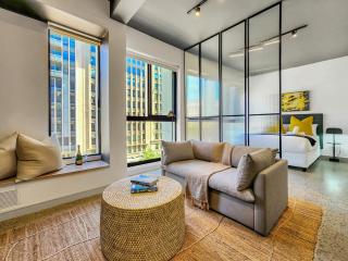 Sunny, 3rd Floor, spacious, Fast wifi-pool - 0