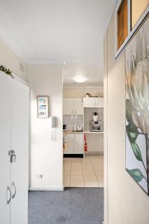 Queen Room in Auburn - Central Stay with Convenience - Shared Bathroom - 5