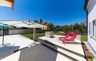 3 Bedroom Nice Home In Nin - 2