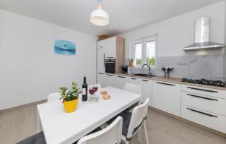 3 Bedroom Nice Home In Nin - 9