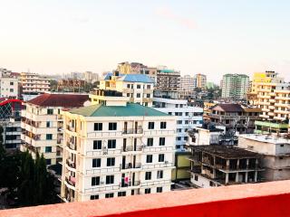 Big Master bed with Private bath, Beautiful view, fast WIFI at City Centre - Dar es Salaam - 9