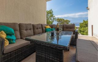 1 Bedroom Stunning Apartment In Povile - Povile - 9
