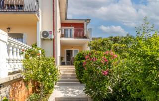 1 Bedroom Stunning Apartment In Povile - Povile - 5