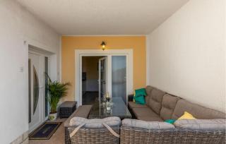 1 Bedroom Stunning Apartment In Povile - Povile - 3