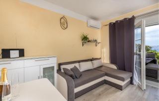 1 Bedroom Stunning Apartment In Povile - Povile - 8