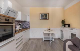 1 Bedroom Stunning Apartment In Povile - Povile - 7