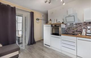 1 Bedroom Stunning Apartment In Povile - Povile - 1