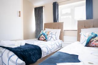 Bliss House - Modern 3Beds with Sweeping Views - Belvedere - 1