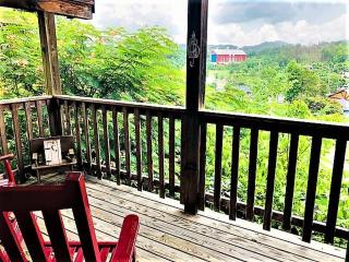 View Location Studio Log Cabin Hot Tub Fireplace - Pigeon Forge - 0