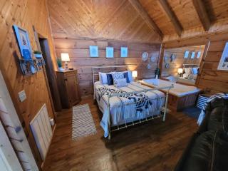 View Location Studio Log Cabin Hot Tub Fireplace - Pigeon Forge - 2