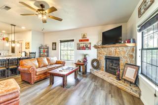 1 Mi to Lake Pet-Friendly Cabin in Strawn - Strawn - 0