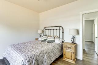 1 Mi to Lake Pet-Friendly Cabin in Strawn - Strawn - 2