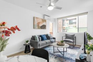 Sunny 1BR Apt Near Hospital, QUT & CBD with Parking! - Brisbane - 4