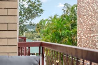 Sunny 1BR Apt Near Hospital, QUT & CBD with Parking! - 7