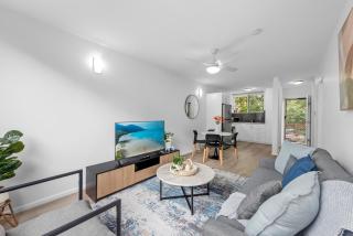 Sunny 1BR Apt Near Hospital, QUT & CBD with Parking! - Brisbane - 9