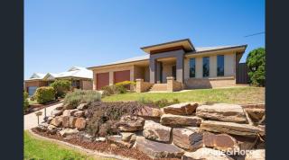 Yarrawah Crescent - Lake Albert - 0