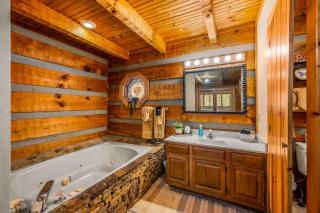 Quiet-Hot Tub-Fireplace-Honeymoon-Hiking-Relax - 7