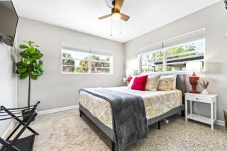 Sunny Side Up - A Charming Retreat - Tampa - 8