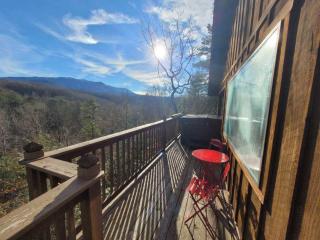Great View Location Studio Log Cabin Hot Tub - 0