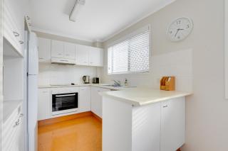 Stylish 2BR in Central Gold Coast Walk to Beach - Gold Coast - 8