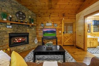 Location Log Cabin Hot Tub Fireplace Pool Fishing - Pigeon Forge - 4