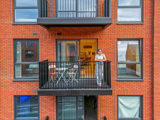 Opulent 2BR Balcony & Breathtaking skyline views - 6