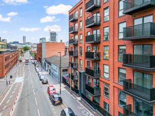 Opulent 2BR Balcony & Breathtaking skyline views - 1