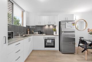 Spacious 2BR Near Hospital, QUT and CBD with Parking! - 6