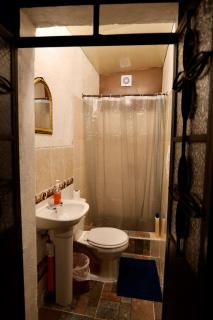 Quadruple room with private bathroom - Wonderland B&B - Antigua Guatemala - 2