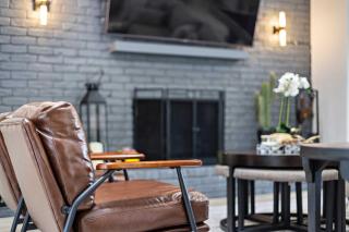 Family Platinum Escape with Heated Pool and Gameroom - Richardson - 1