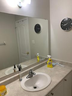 Single Bedroom, Shared Kitchen & Bathrooms, parking on the street - Brampton - 3