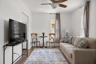 The Holcomb House - 4