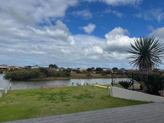 Waterfront Island Escape home - Hindmarsh Island - 4