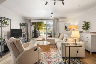 Elanora Oasis - Lakefront Serenity and Resort Living - Gold Coast - 0
