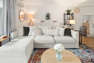 Elanora Oasis - Lakefront Serenity and Resort Living - 4