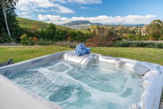 Soak & Stay Acacia Bay - spa, pet, family friendly - Taupo - 0