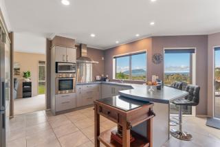 Soak & Stay Acacia Bay - spa, pet, family friendly - Taupo - 5