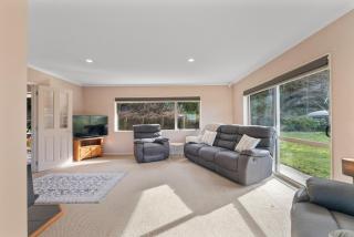 Soak & Stay Acacia Bay - spa, pet, family friendly - Taupo - 1