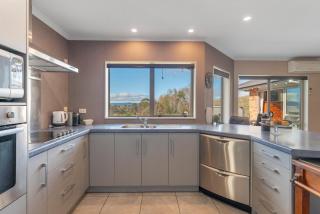 Soak & Stay Acacia Bay - spa, pet, family friendly - Taupo - 6